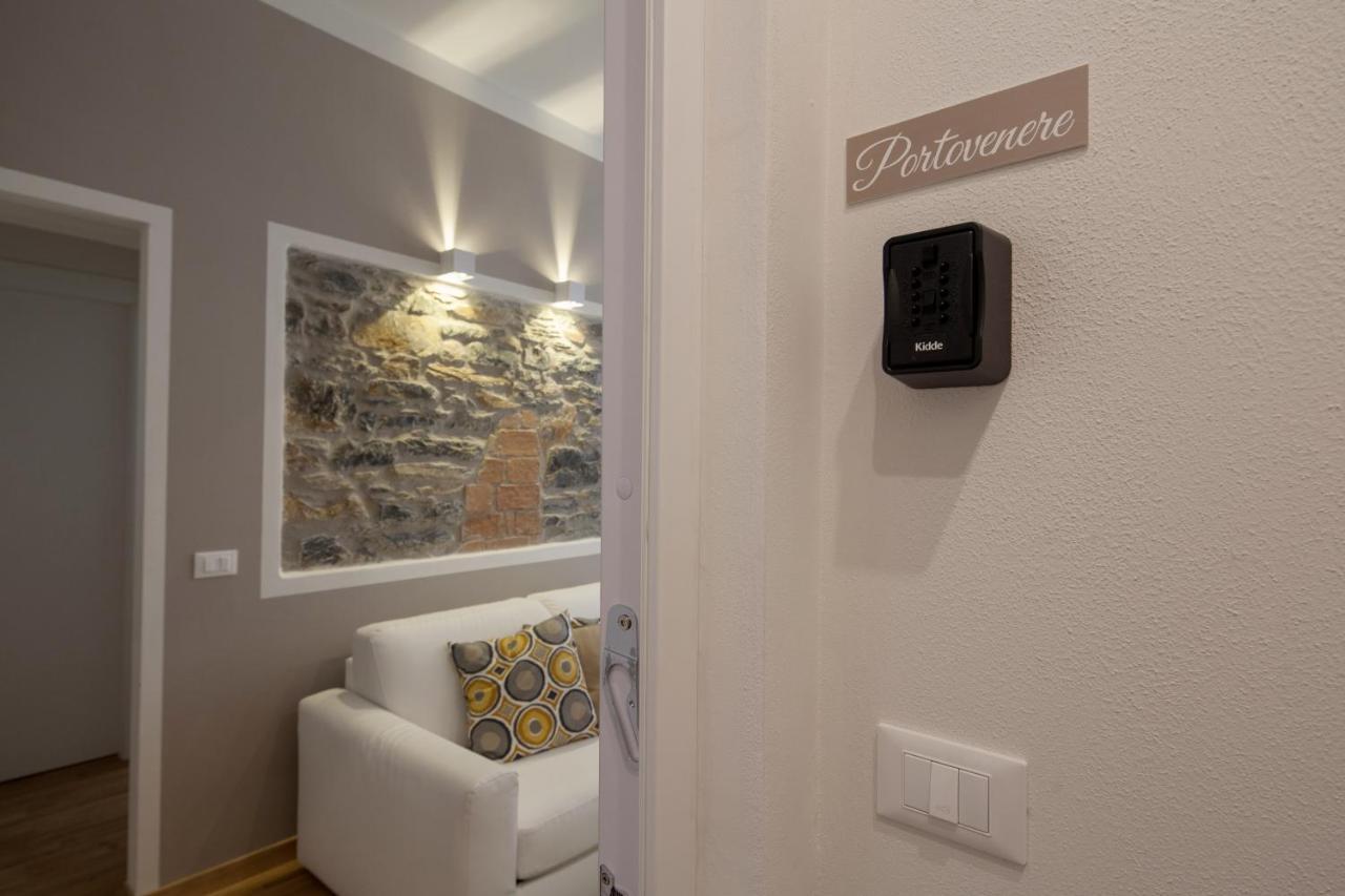 Leo's Apartment *